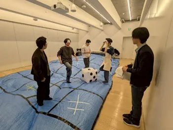 チャレンジ: 目隠しで何秒立てる？